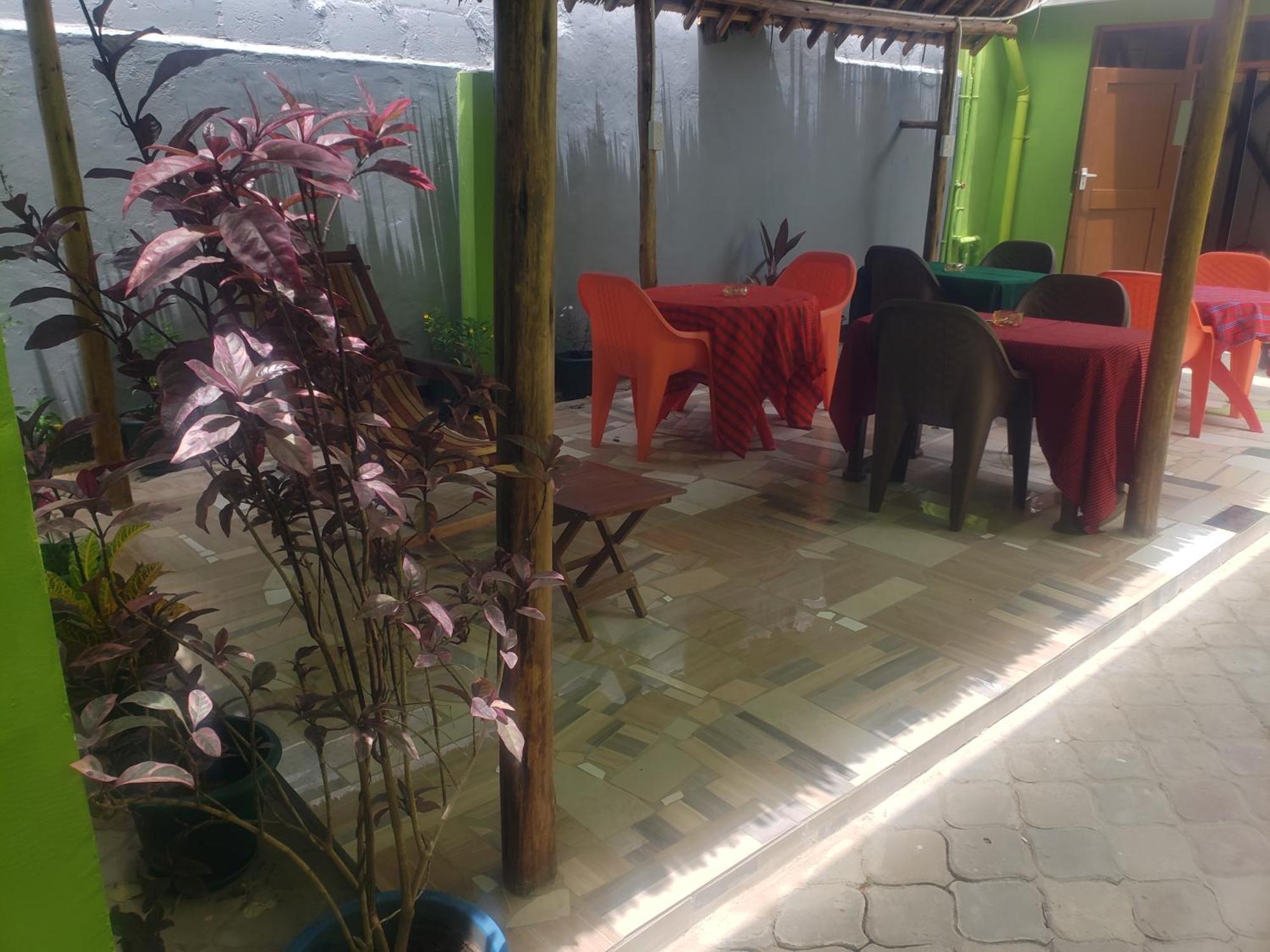 L&J Modern Backpackers Bnb Dar es Salaam Exterior foto