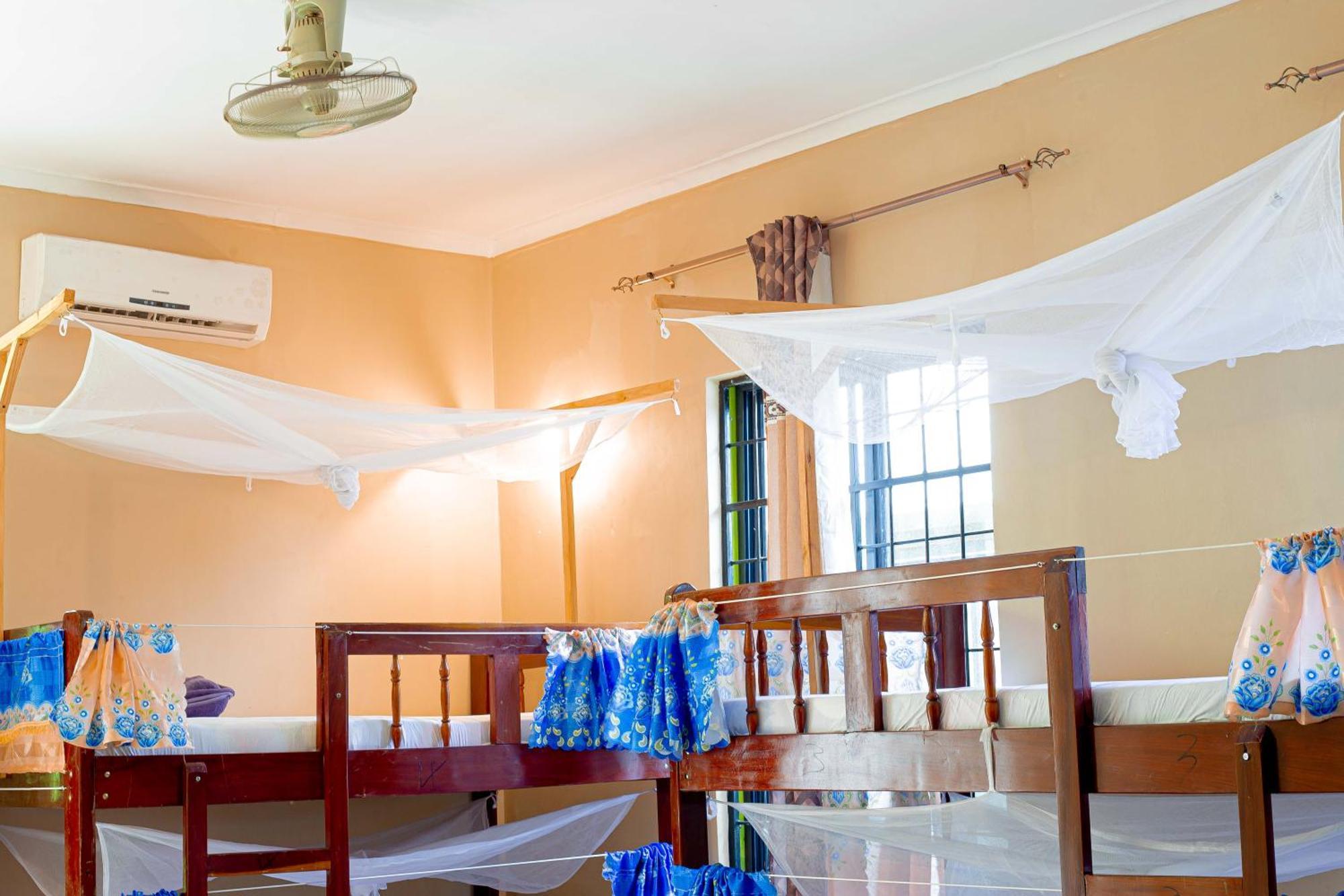L&J Modern Backpackers Bnb Dar es Salaam Exterior foto